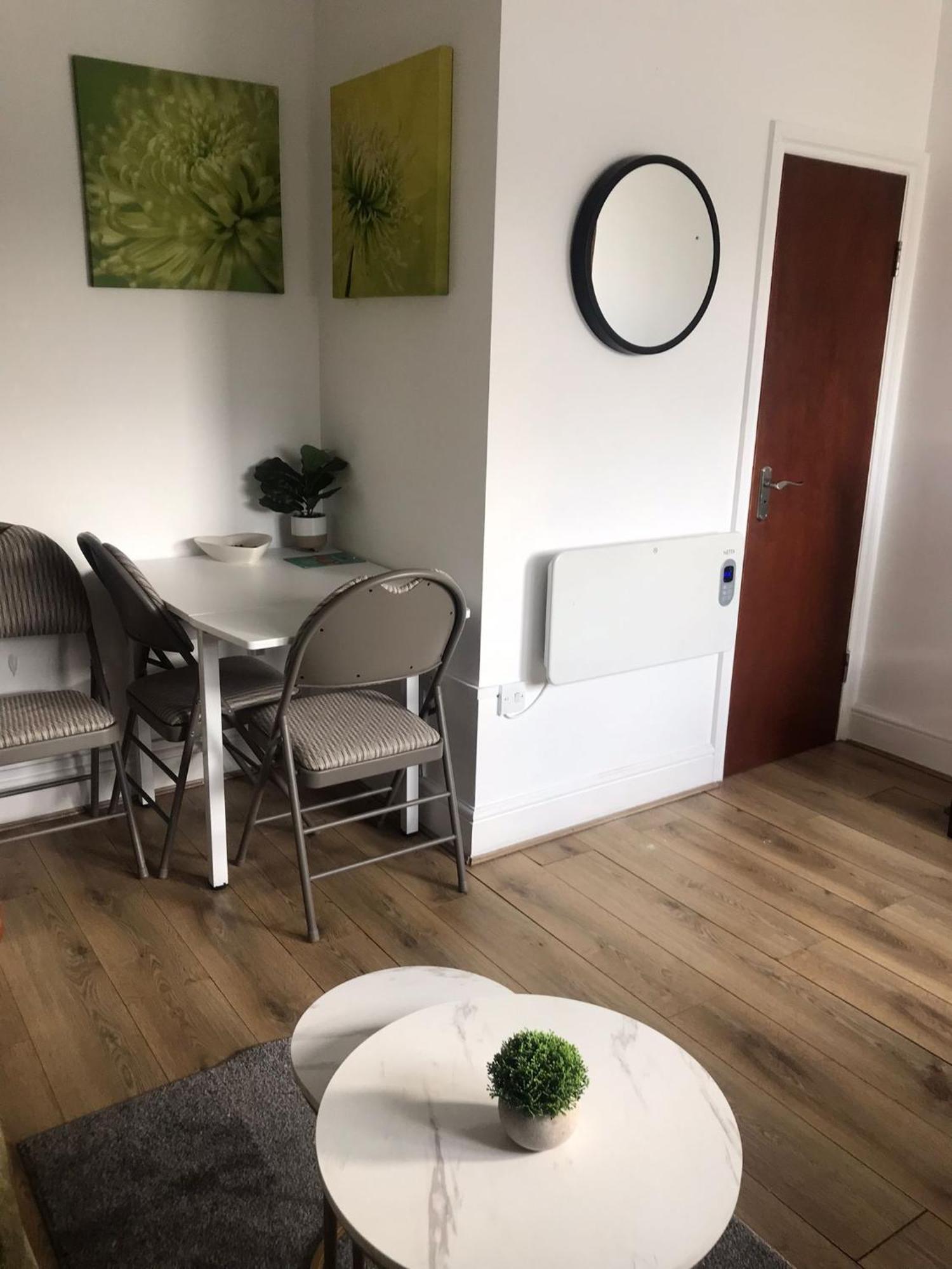 Aspire 1 Bedroom, 3 Single Beds ブリストル エクステリア 写真